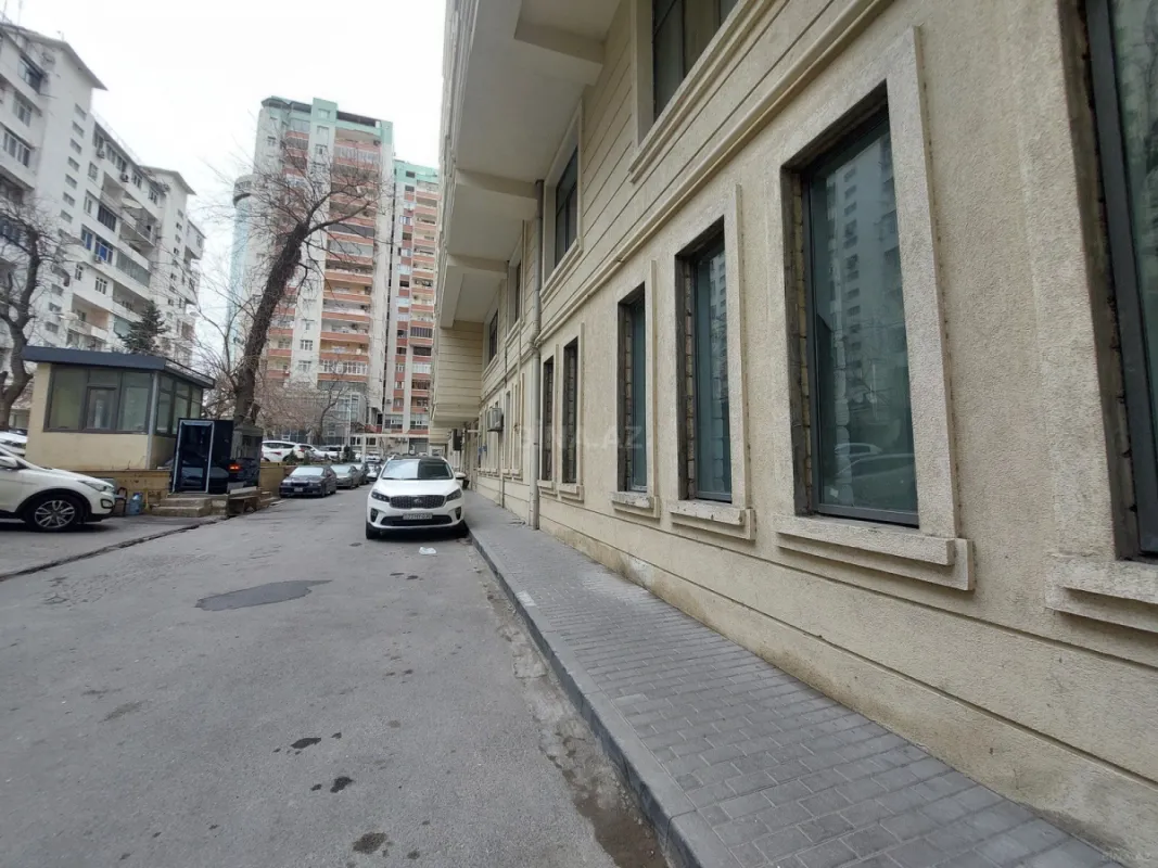 Satılır 2 otaqlı mənzil 118 m²