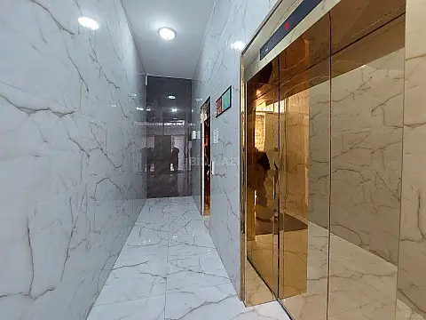 Satılır 2 otaqlı mənzil 118 m²