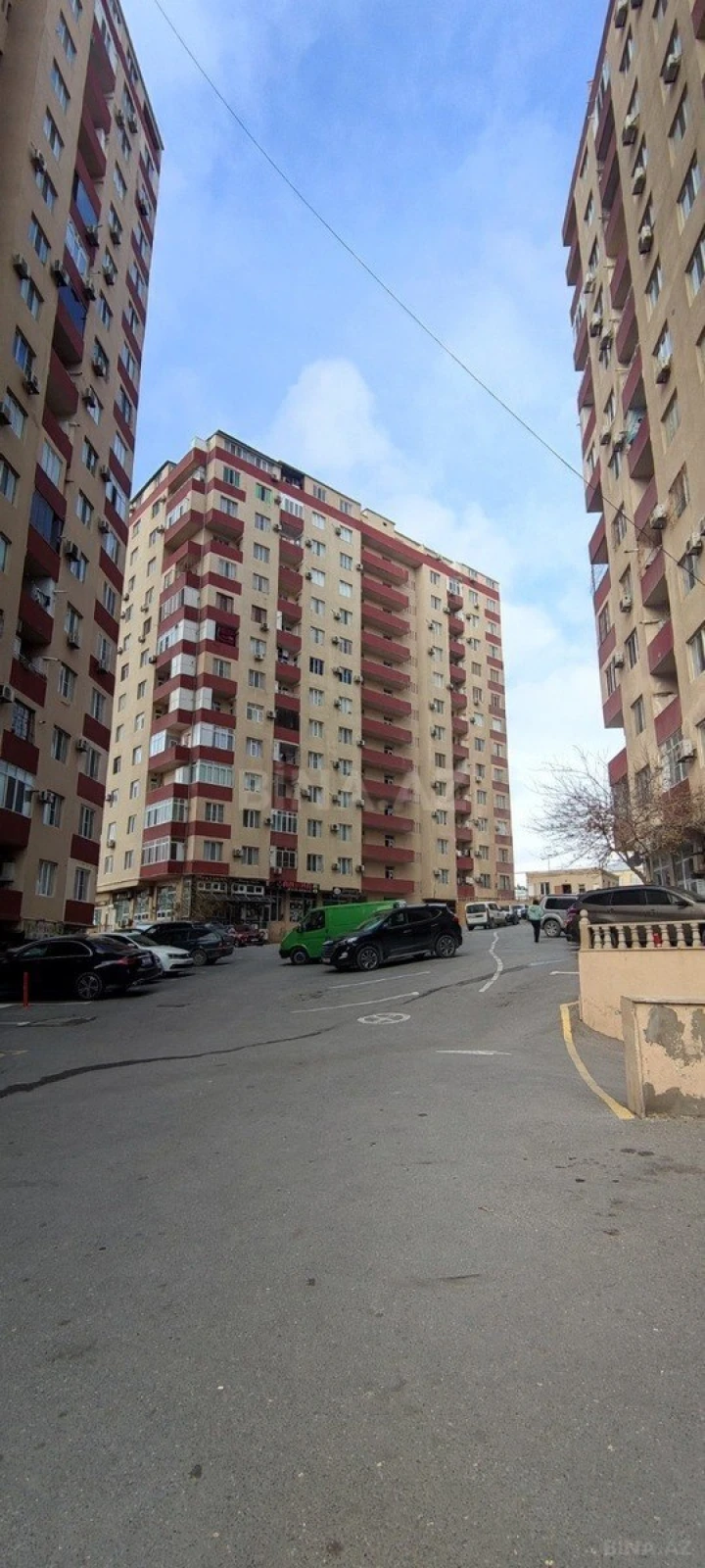 Satılır 4 otaqlı mənzil 135 m²