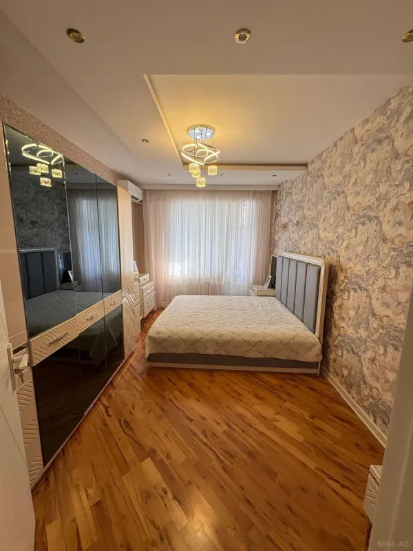 Satılır 4 otaqlı mənzil 135 m²