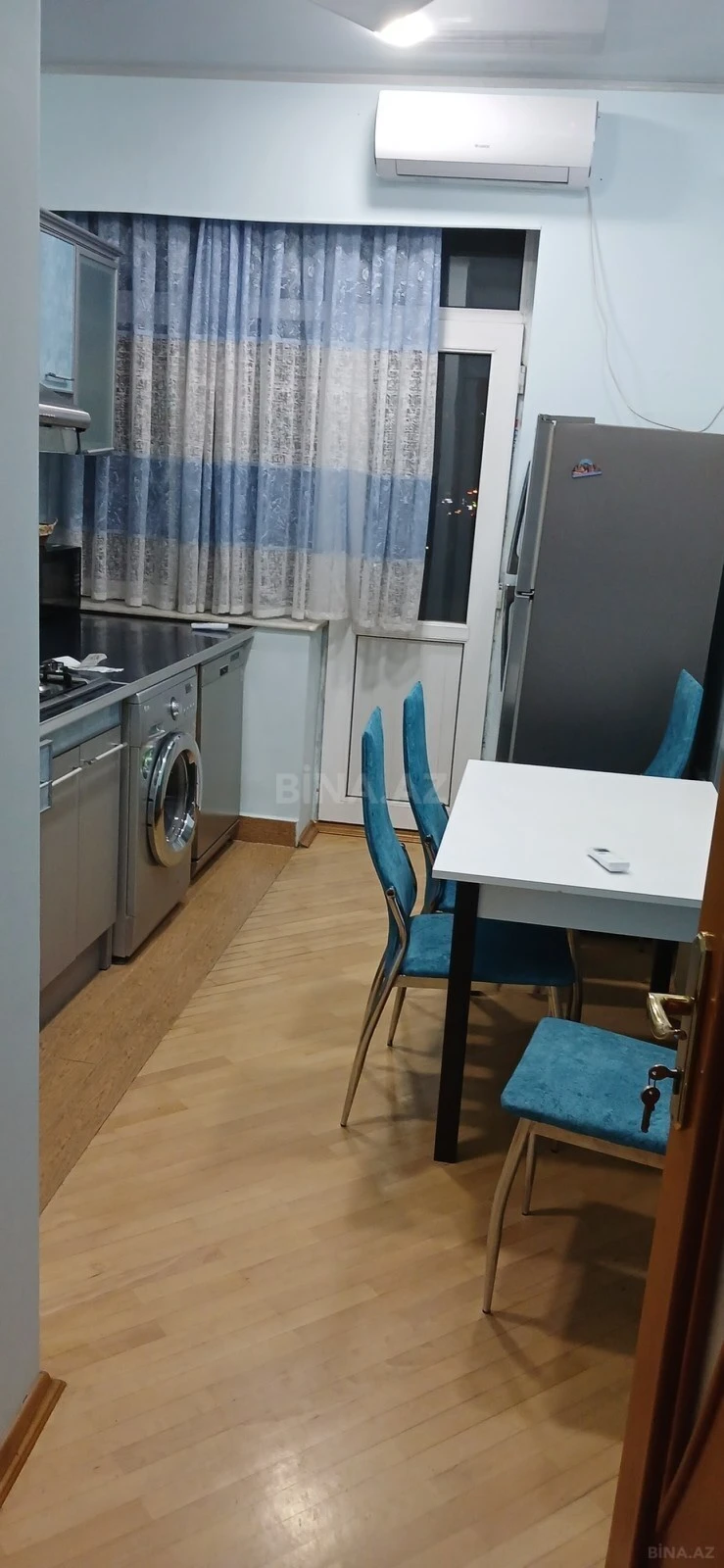 Kirayə verilir 2 otaqlı mənzil 98 m²