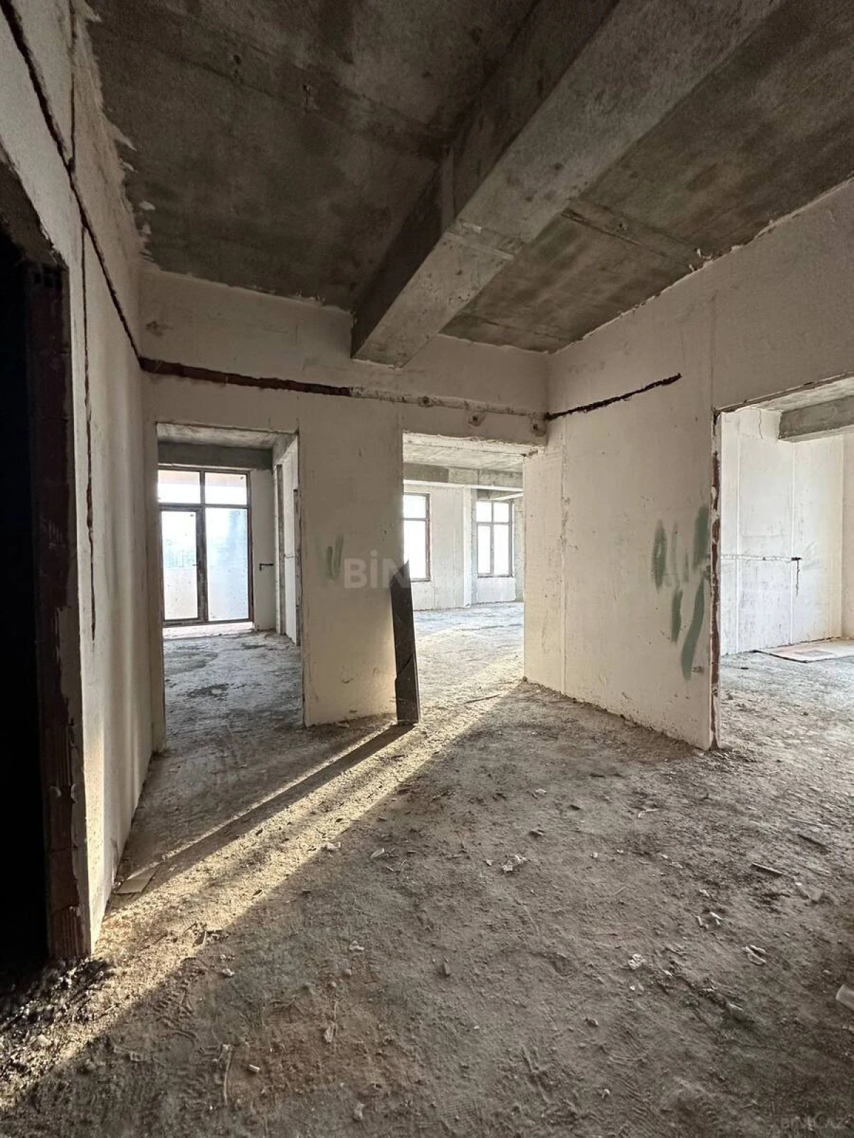 Satılır 3 otaqlı mənzil 135 m²