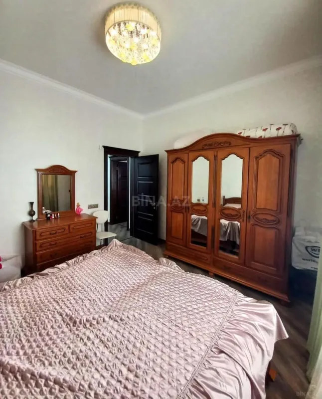 Satılır 4 otaqlı həyət evi 200 m²