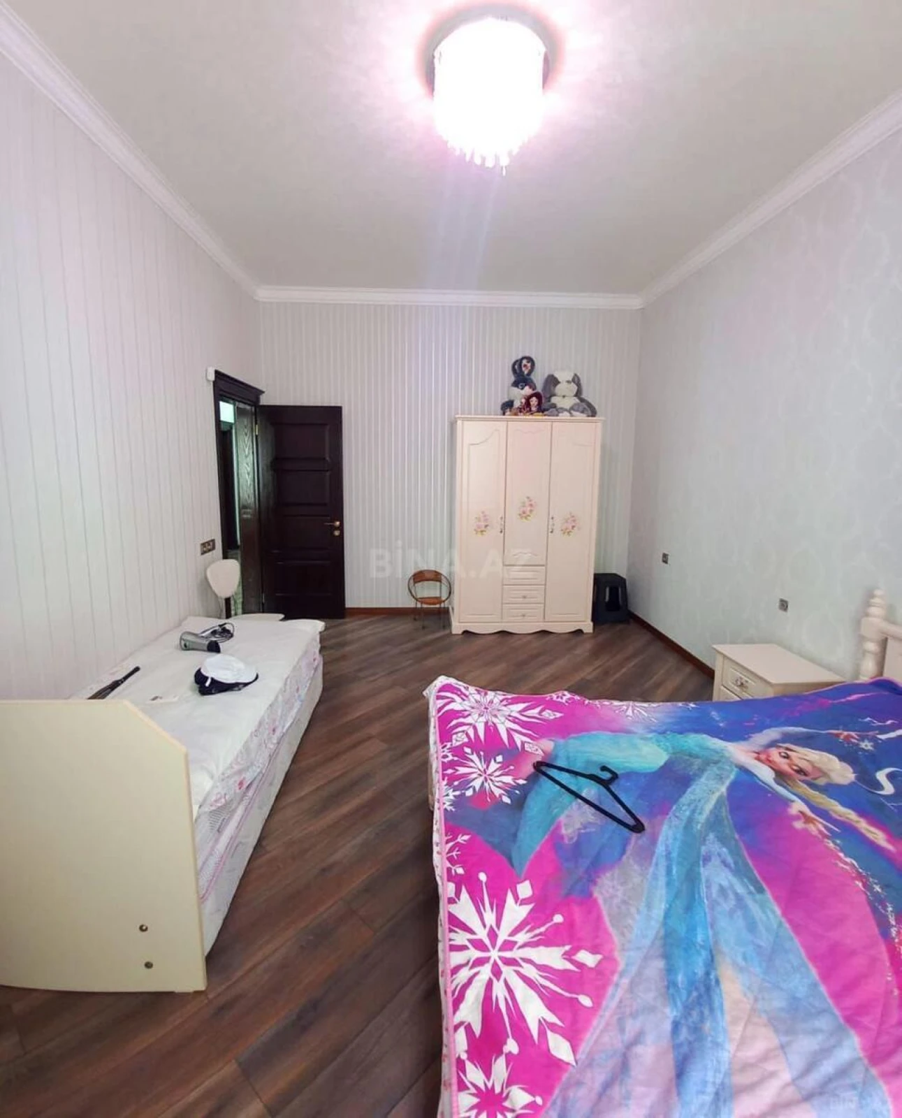 Satılır 4 otaqlı həyət evi 200 m²