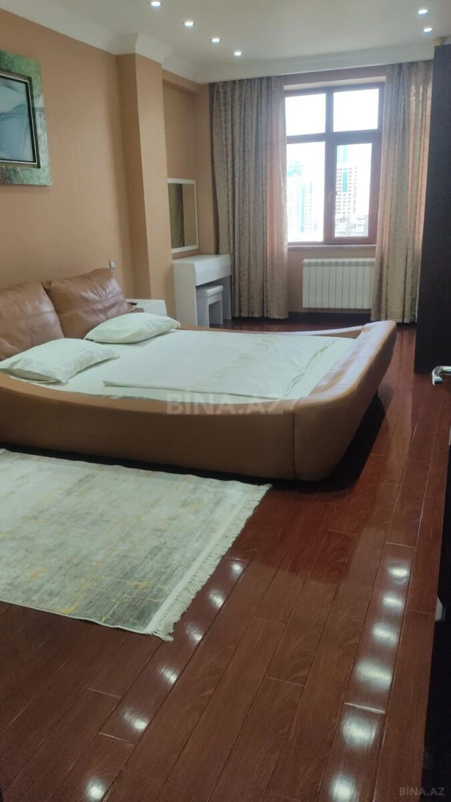 Satılır 4 otaqlı mənzil 172 m²