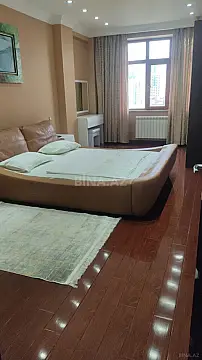 Satılır 4 otaqlı mənzil 172 m²