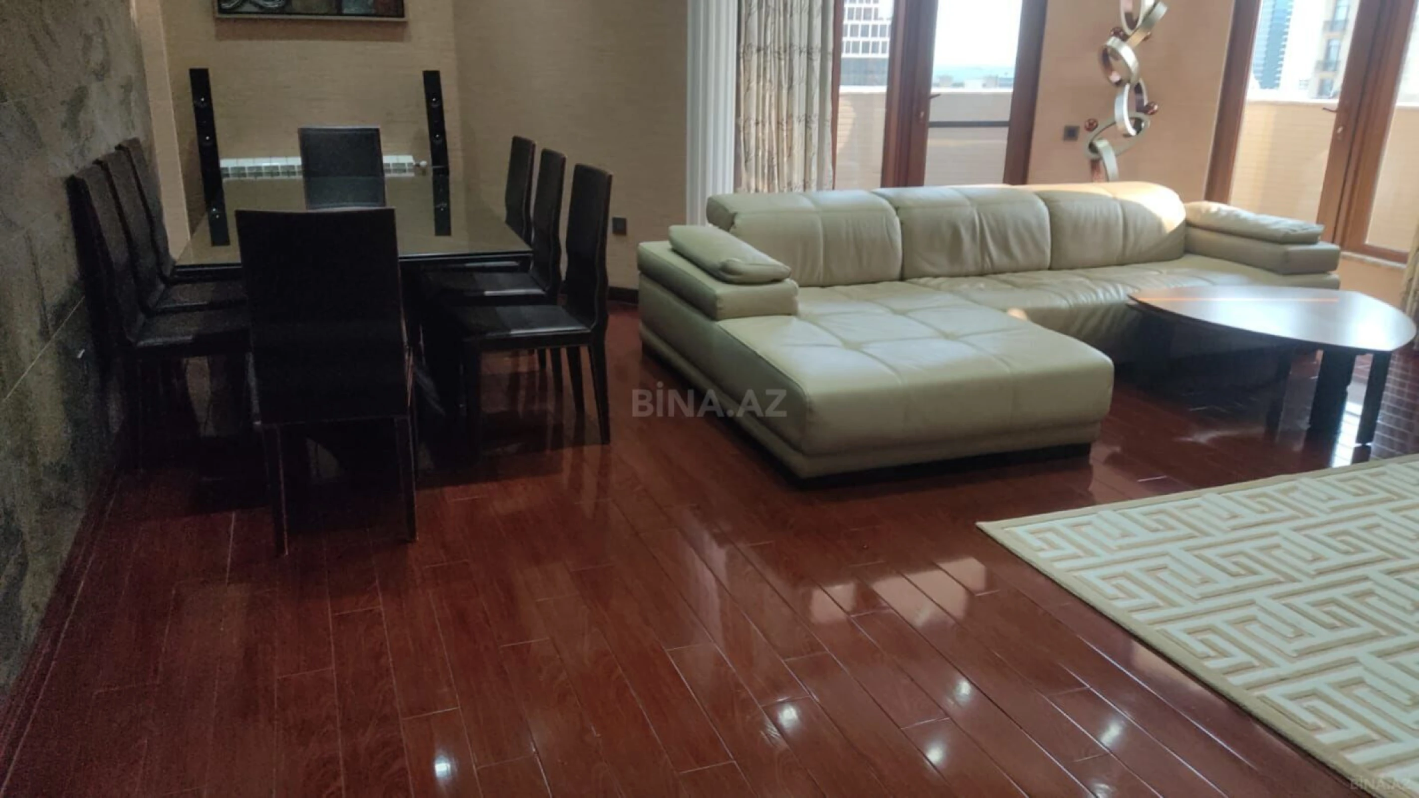 Satılır 4 otaqlı mənzil 172 m²