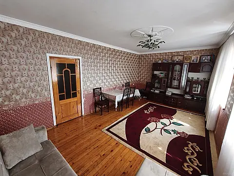 Satılır 5 otaqlı mənzil 100 m²