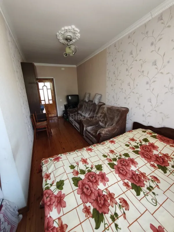 Satılır 5 otaqlı mənzil 100 m²