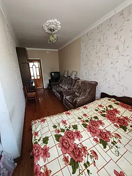 Satılır 5 otaqlı mənzil 100 m²