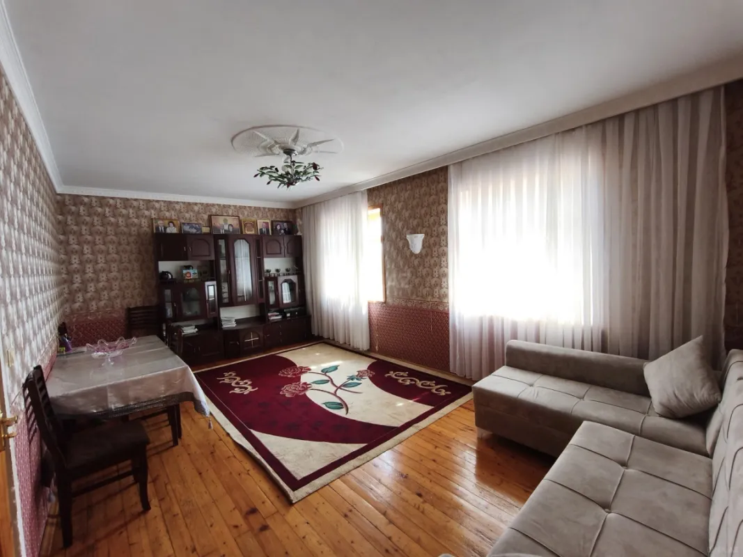 Satılır 5 otaqlı mənzil 100 m²