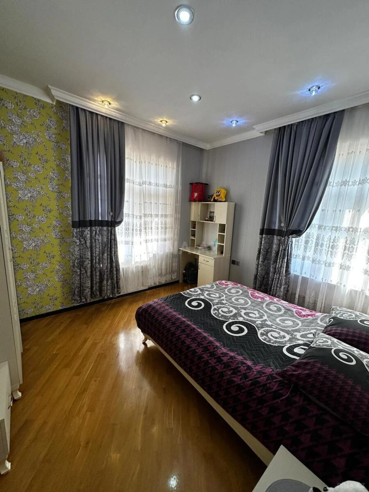 Satılır 6 otaqlı həyət evi 250 m²