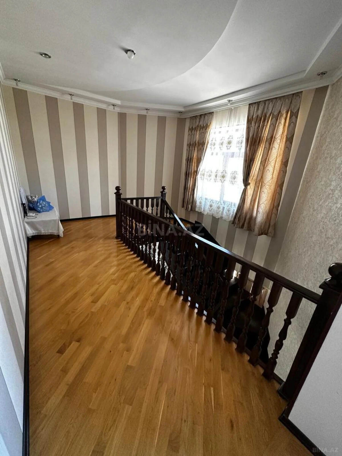 Satılır 6 otaqlı həyət evi 250 m²