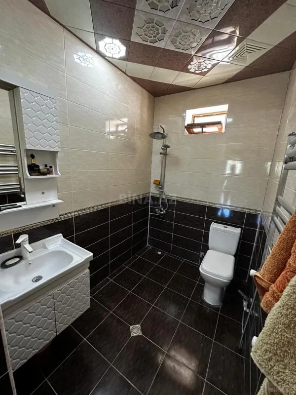 Satılır 6 otaqlı həyət evi 250 m²