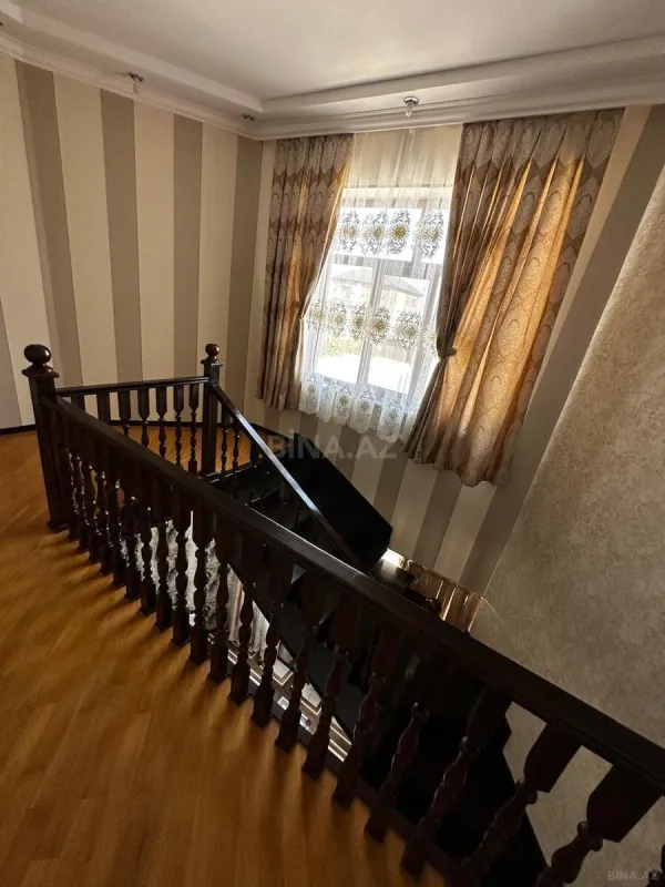 Satılır 6 otaqlı həyət evi 250 m²