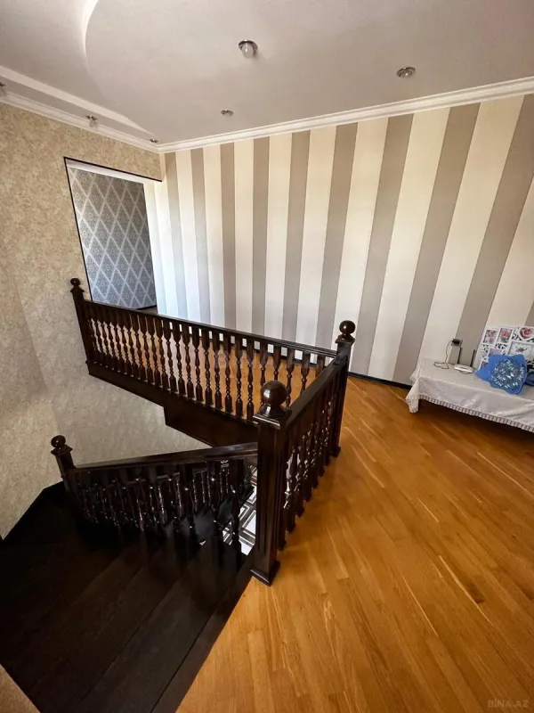 Satılır 6 otaqlı həyət evi 250 m²