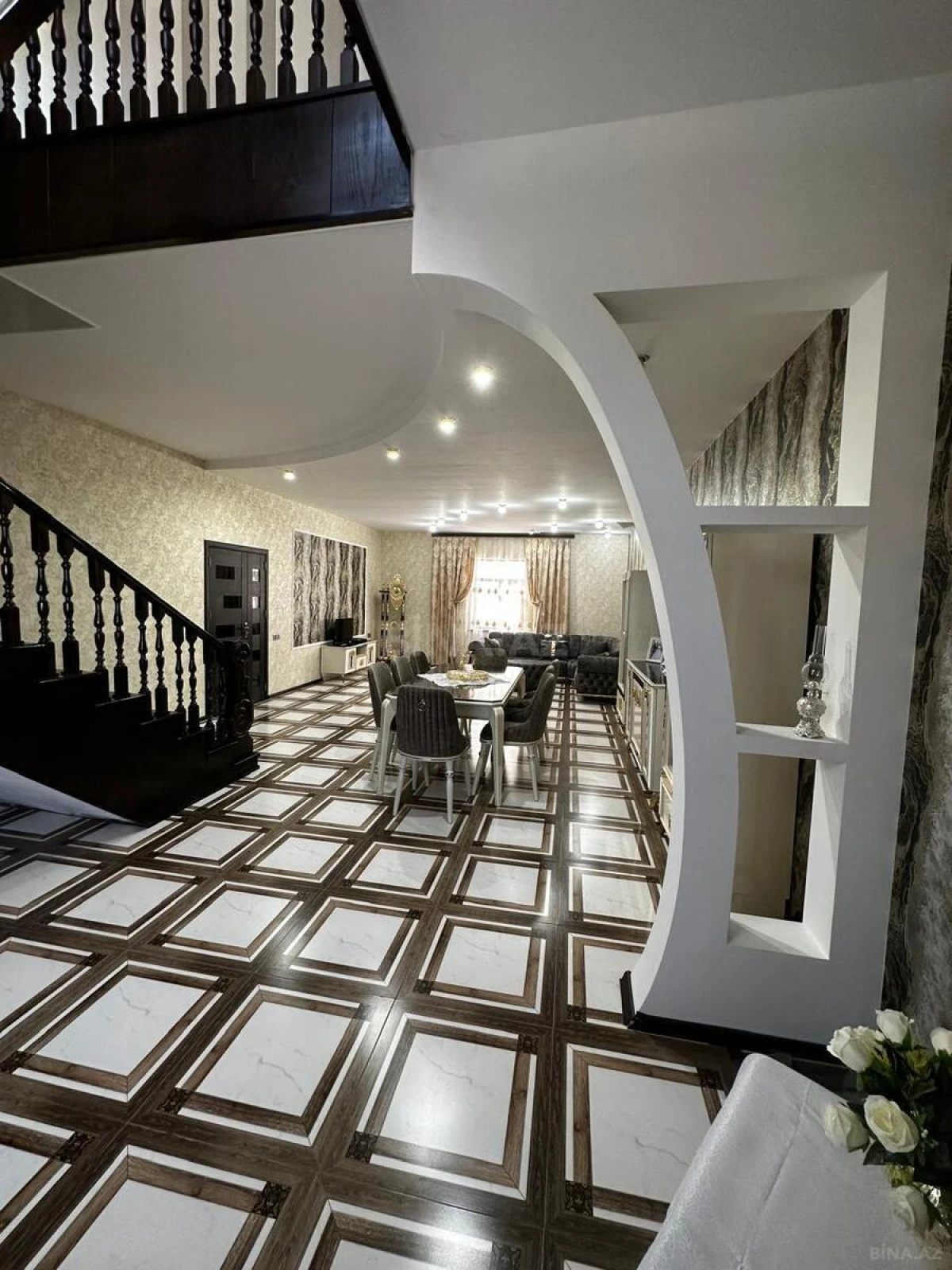 Satılır 6 otaqlı həyət evi 250 m²