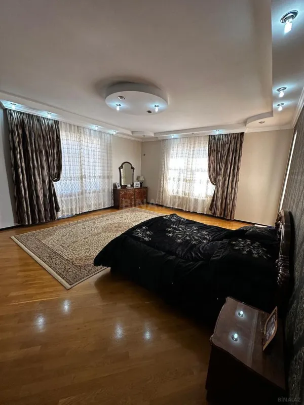 Satılır 6 otaqlı həyət evi 250 m²
