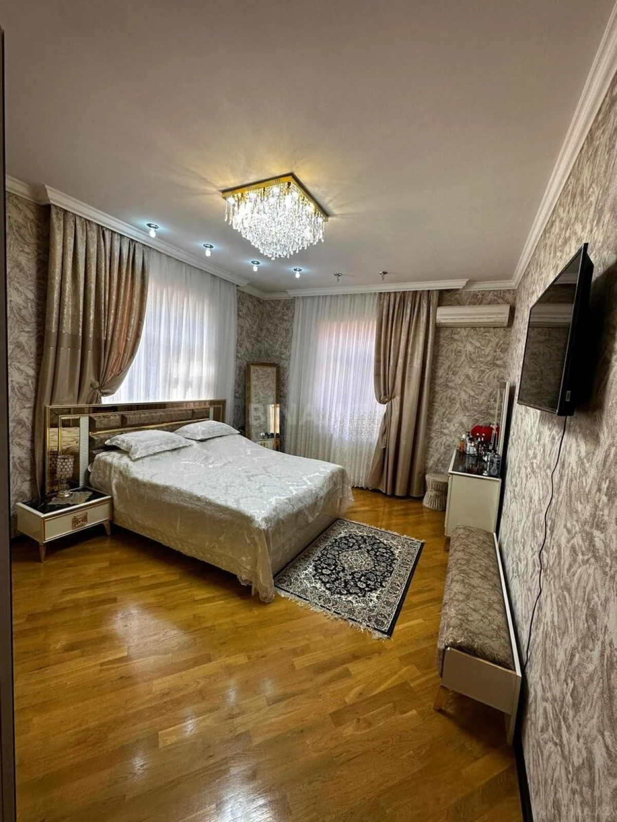Satılır 6 otaqlı həyət evi 250 m²
