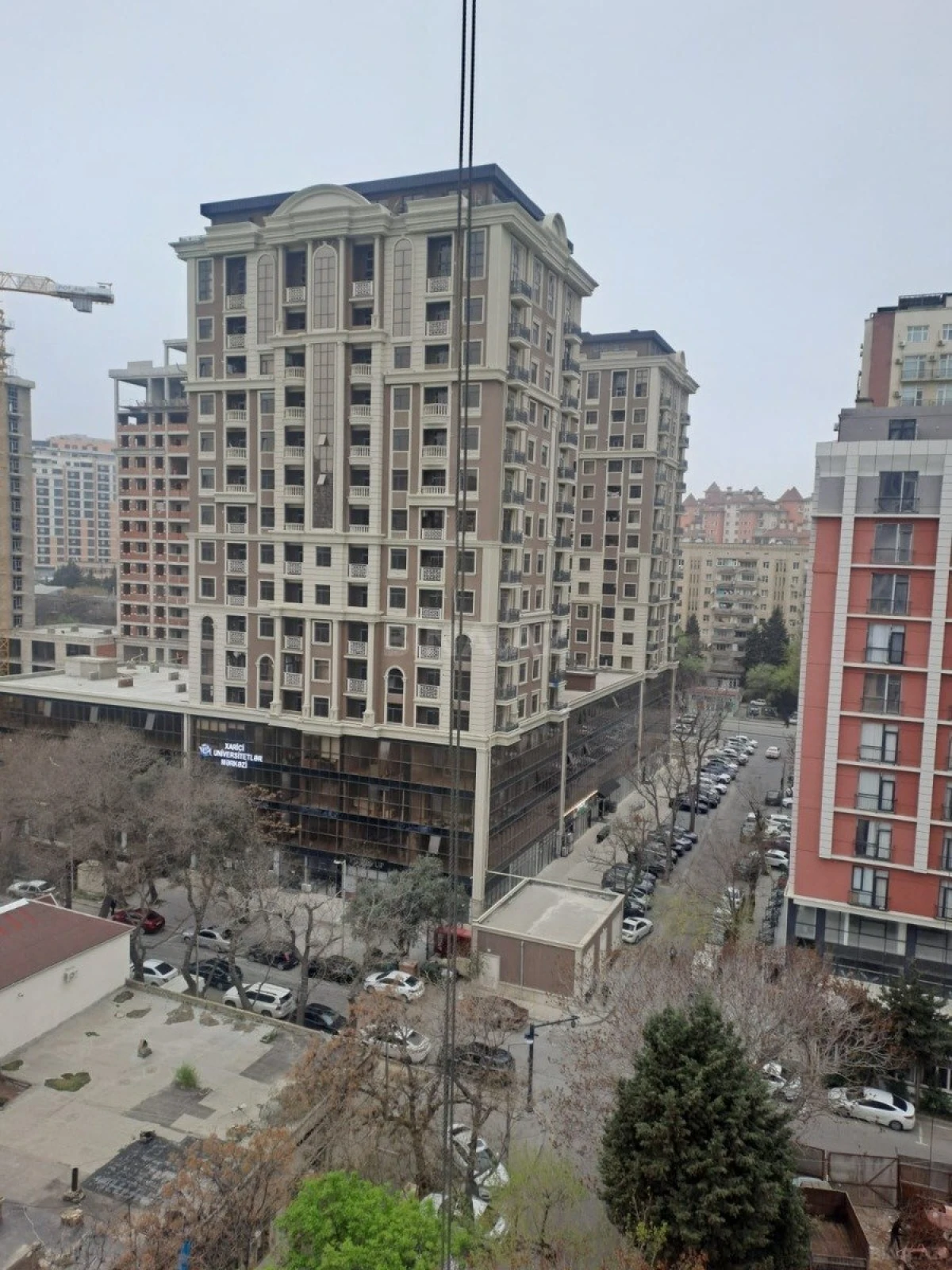 Satılır 2 otaqlı mənzil 83 m²