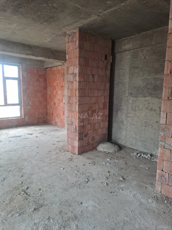 Satılır 2 otaqlı mənzil 83 m²