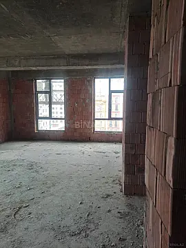 Satılır 2 otaqlı mənzil 83 m²