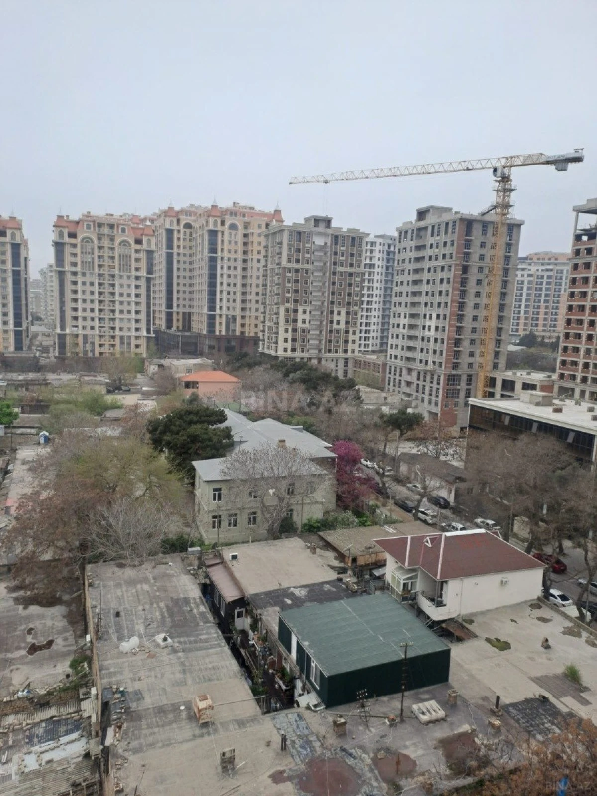 Satılır 2 otaqlı mənzil 83 m²