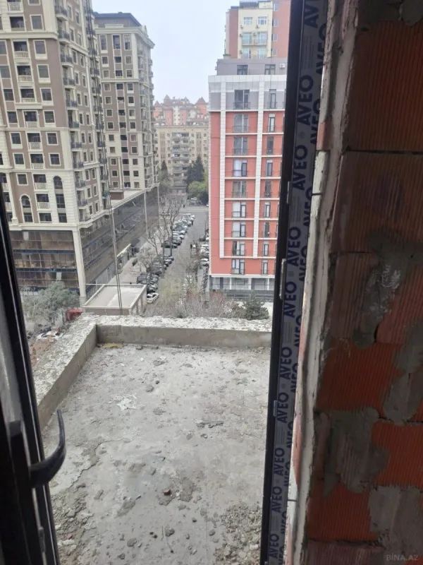 Satılır 2 otaqlı mənzil 83 m²