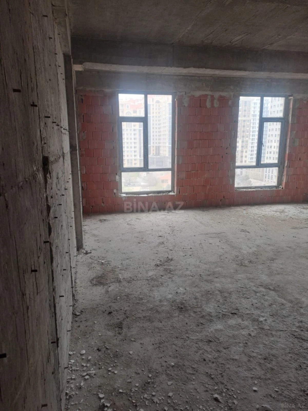 Satılır 2 otaqlı mənzil 83 m²