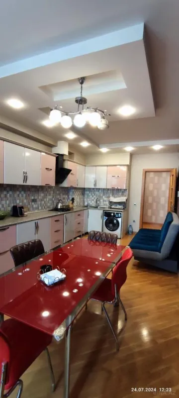 Satılır 3 otaqlı mənzil 124 m²