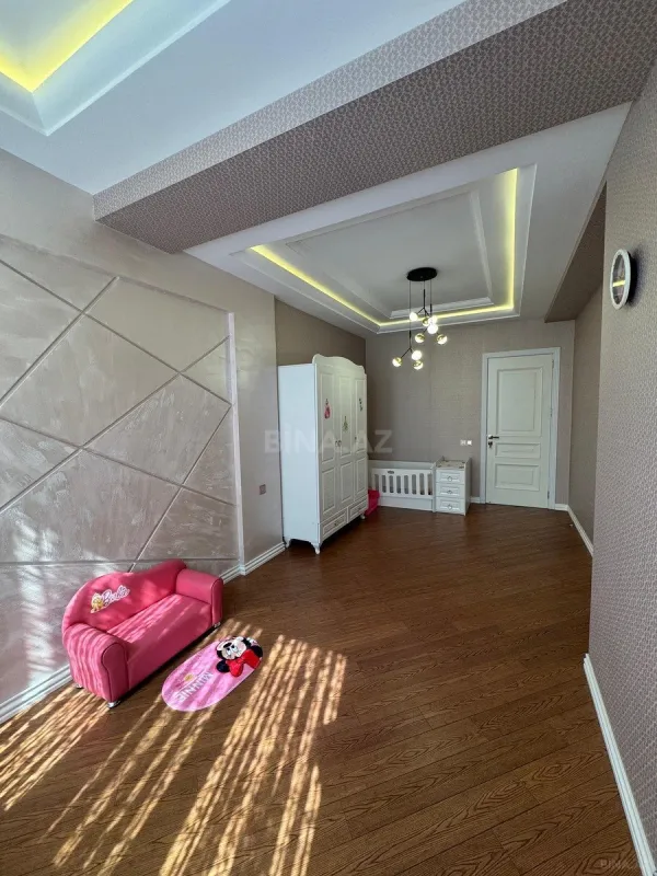 Satılır 3 otaqlı mənzil 122 m²