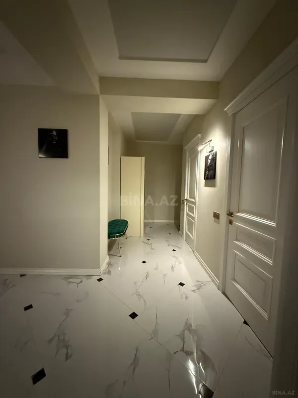 Satılır 3 otaqlı mənzil 122 m²