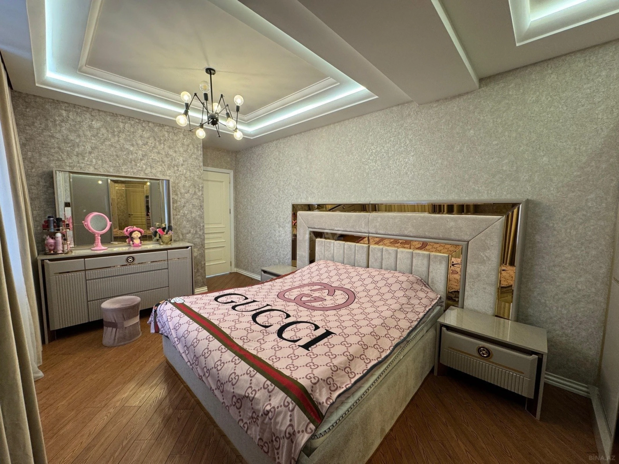 Satılır 3 otaqlı mənzil 122 m²