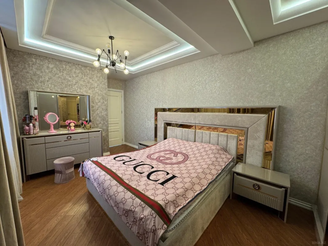 Satılır 3 otaqlı mənzil 122 m²