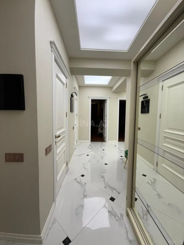 Satılır 3 otaqlı mənzil 122 m²