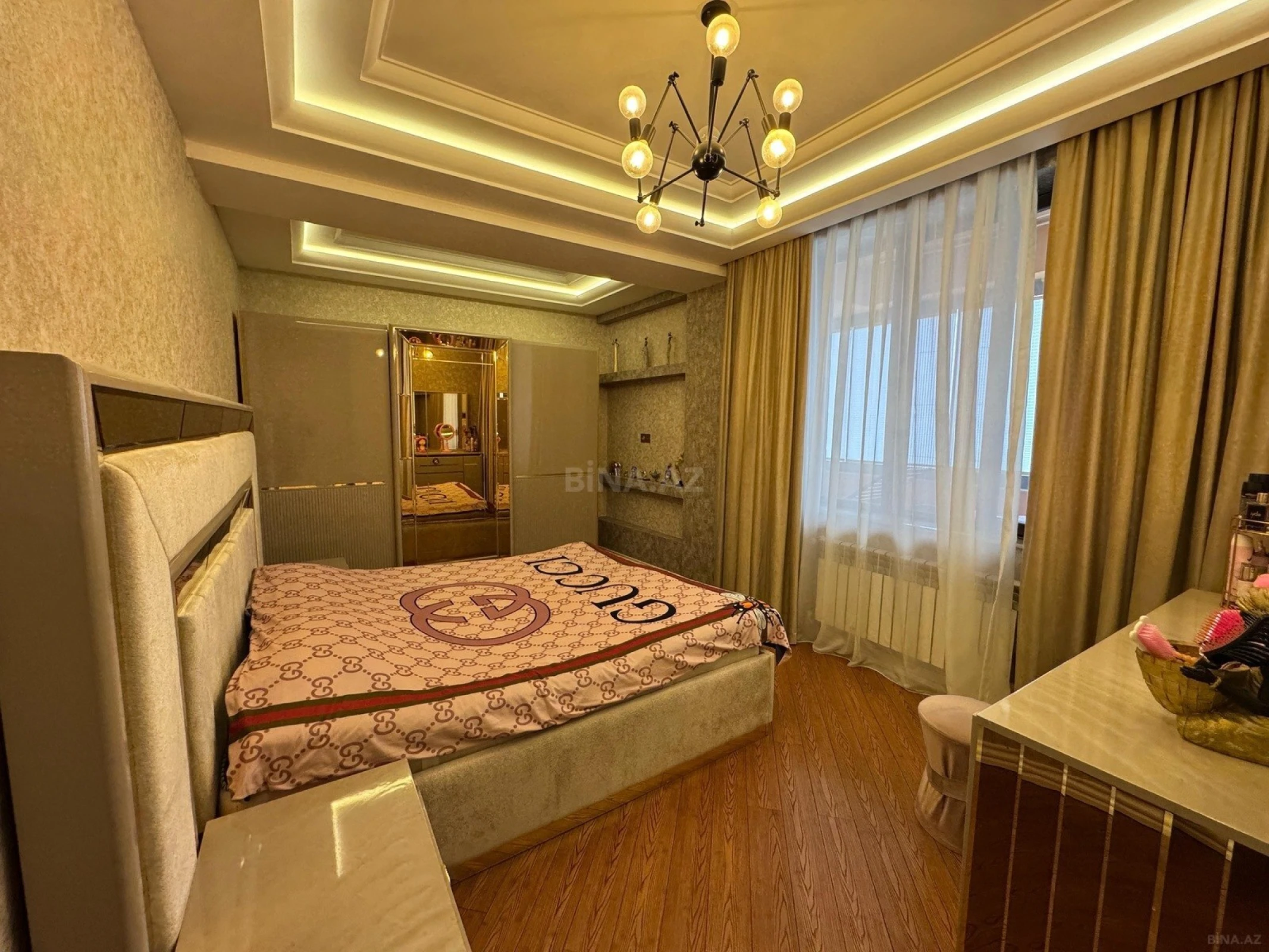 Satılır 3 otaqlı mənzil 122 m²