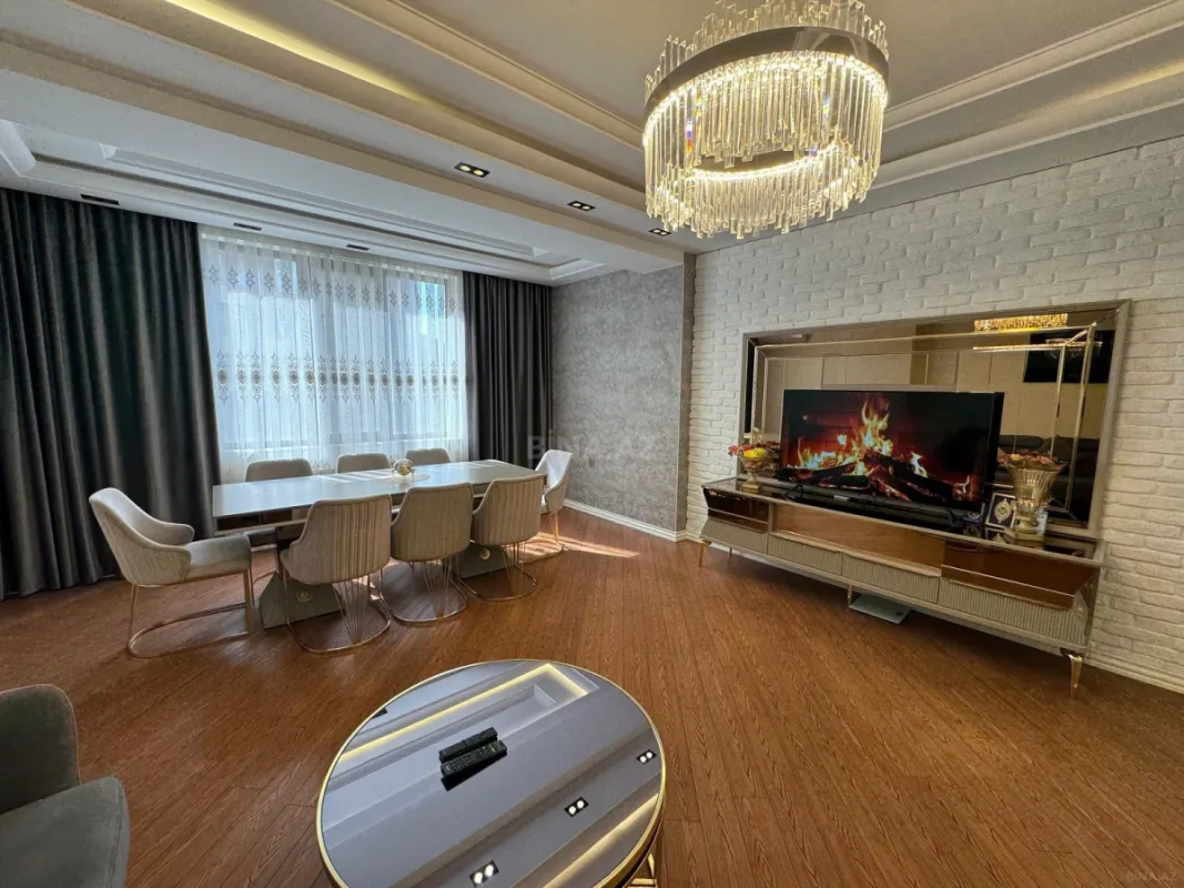 Satılır 3 otaqlı mənzil 122 m²