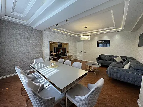 Satılır 3 otaqlı mənzil 122 m²