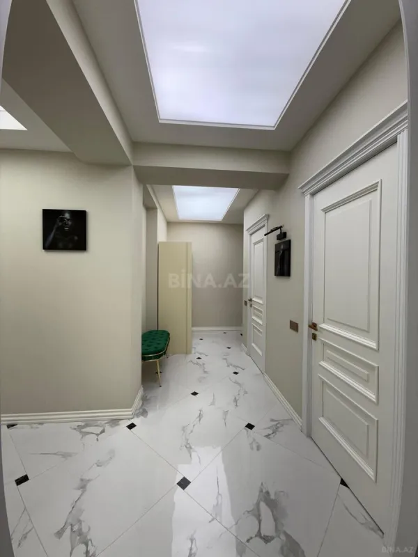 Satılır 3 otaqlı mənzil 122 m²