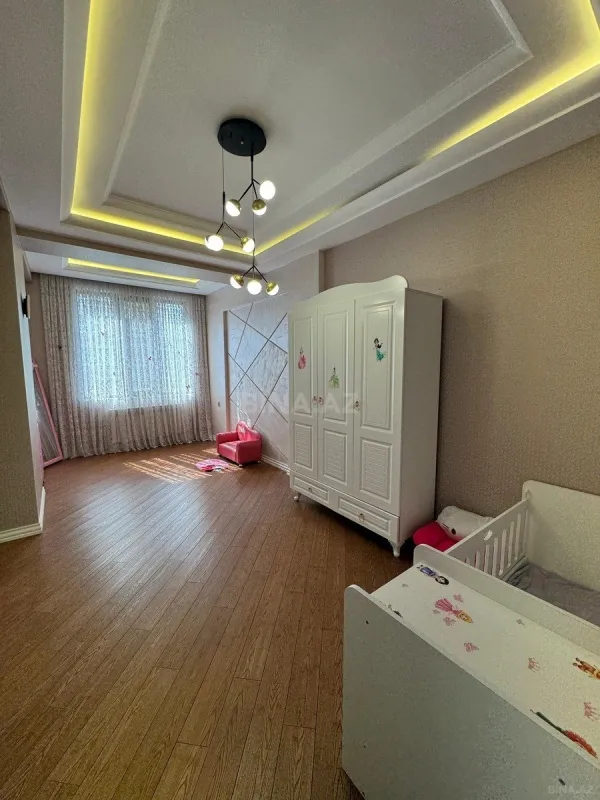 Satılır 3 otaqlı mənzil 122 m²