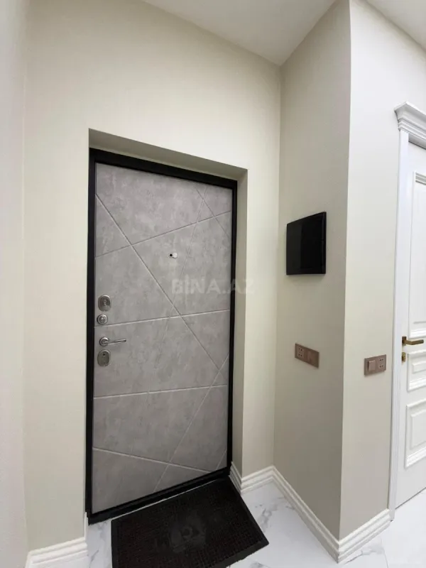 Satılır 3 otaqlı mənzil 122 m²