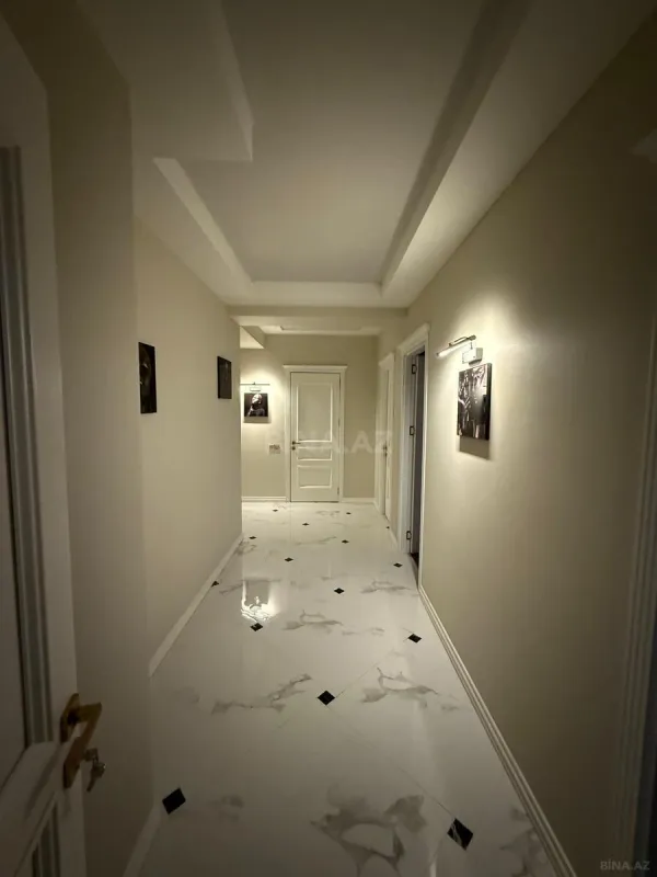 Satılır 3 otaqlı mənzil 122 m²