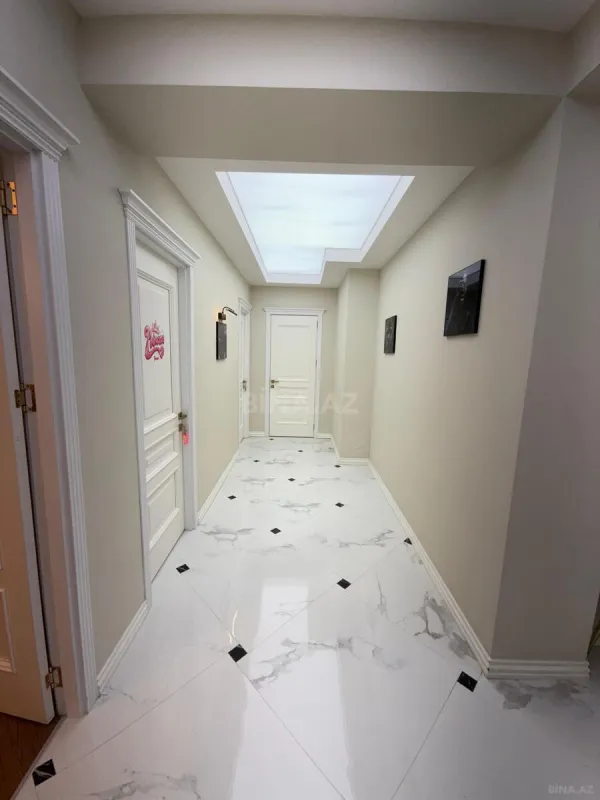 Satılır 3 otaqlı mənzil 122 m²