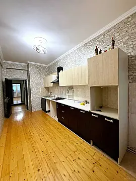 Satılır 4 otaqlı mənzil 140 m²