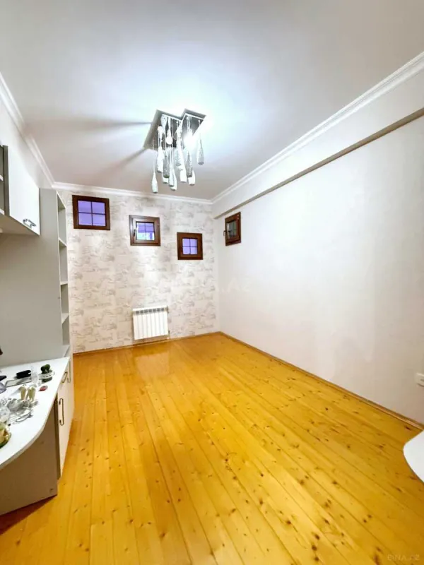 Satılır 4 otaqlı mənzil 140 m²
