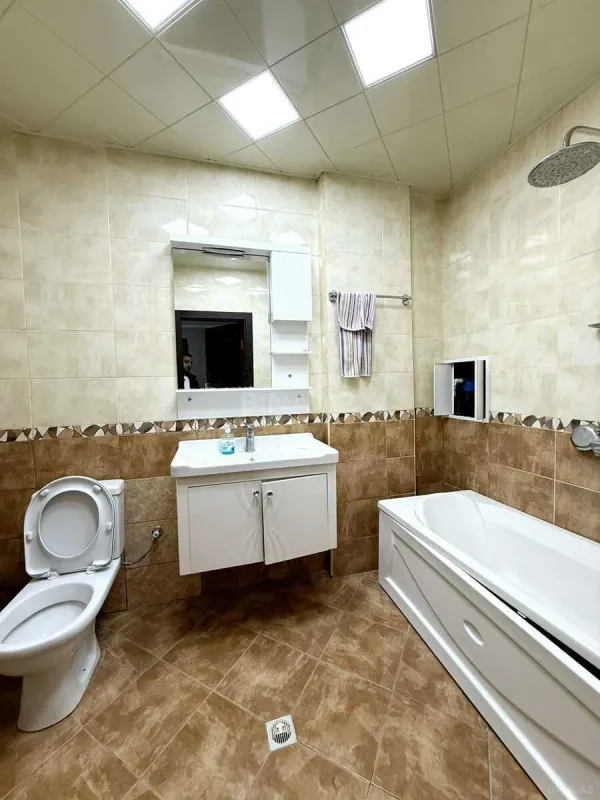 Satılır 4 otaqlı mənzil 140 m²