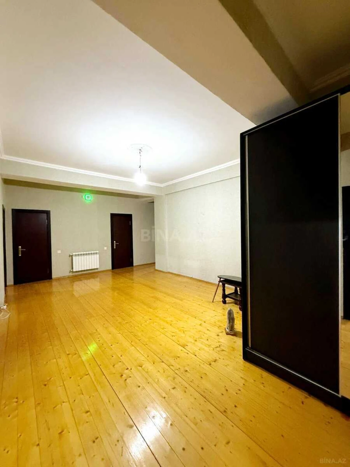 Satılır 4 otaqlı mənzil 140 m²