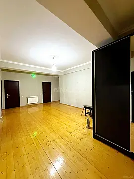 Satılır 4 otaqlı mənzil 140 m²