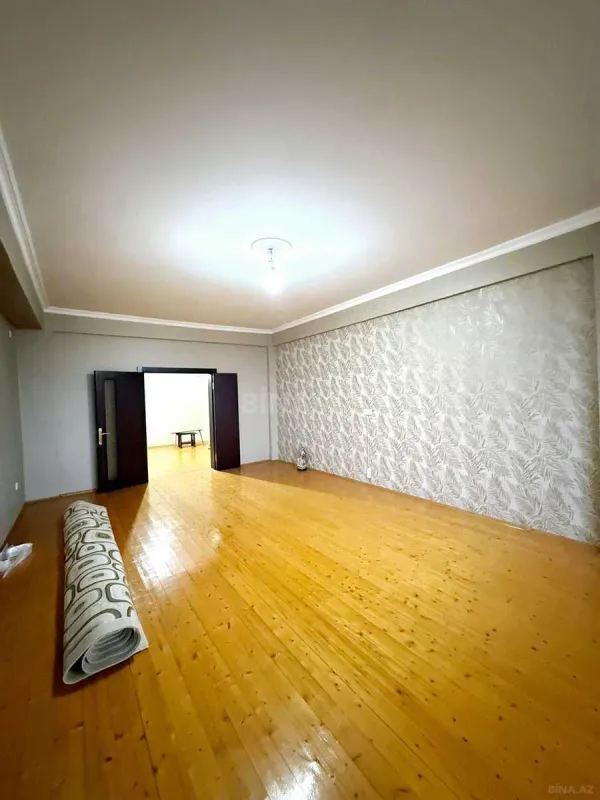 Satılır 4 otaqlı mənzil 140 m²