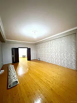 Satılır 4 otaqlı mənzil 140 m²